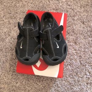 Nike Sunray protect Size 5c